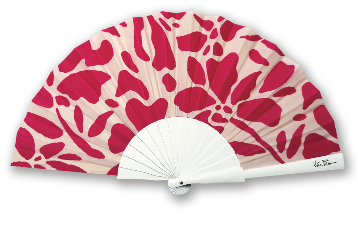 Ce bel éventail Gardenia Fuchsia déploie sur sa feuille le Tiaré, fleur symbole de Tahiti. Son petit vent vous soufflera la douceur de vivre de ce paradis. Une idée cadeau bienfaisante.