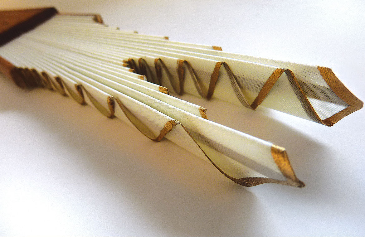 Eventail-Carrero-Ivoire-Zoom