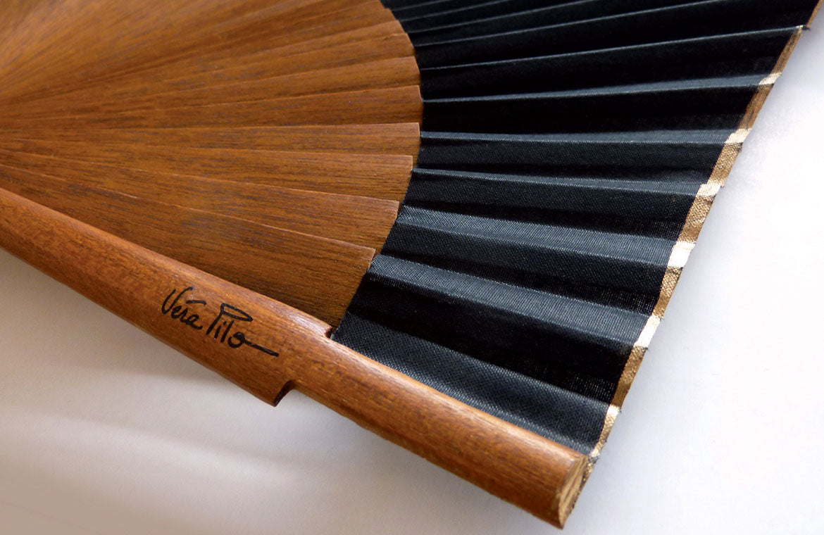 Eventail-Carrero-Noir-Zoom